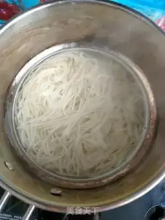 Make Spicy sesame noodles step 7