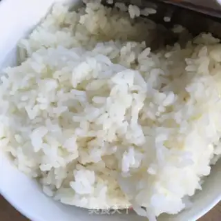 Make Pineapple rice step 1