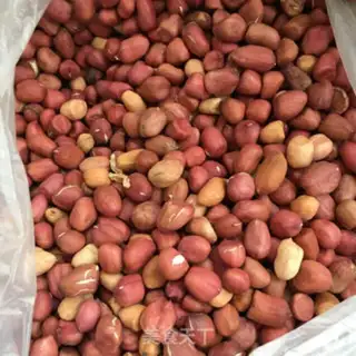 Make Little oil, fried peanut rice step 0