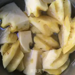Make Pineapple rice step 2