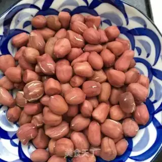 Make Little oil, fried peanut rice step 1