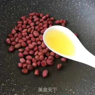Make Little oil, fried peanut rice step 3