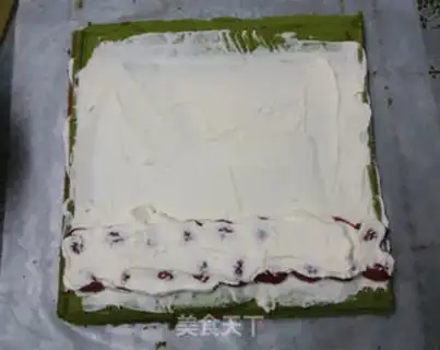 Make Strawberries with tea and cream cake rolls step 14