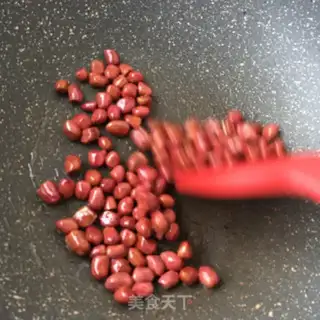 Make Little oil, fried peanut rice step 4