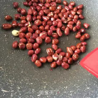 Make Little oil, fried peanut rice step 5