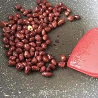 Make Little oil, fried peanut rice step 6