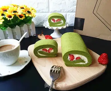 Make Strawberries with tea and cream cake rolls step 17