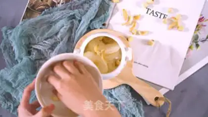 Make Lily Lotus soup step 4