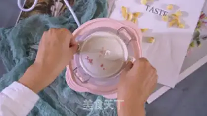 Make Lily Lotus soup step 5
