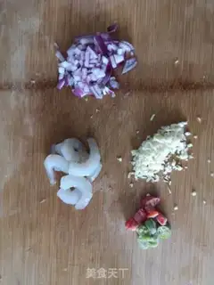 Make Garlic shrimp pasta step 1