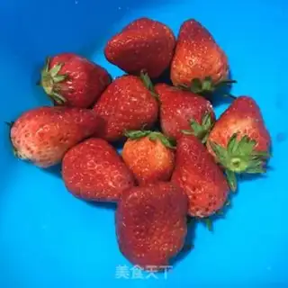 Make Strawberry juice with yogurt step 0