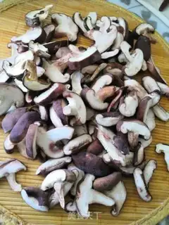 Make Homemade mushroom powder step 1