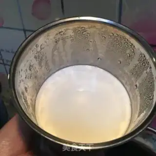 Make Strawberry juice with yogurt step 1