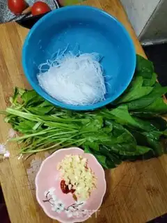 Make A spinach mix fan step 1
