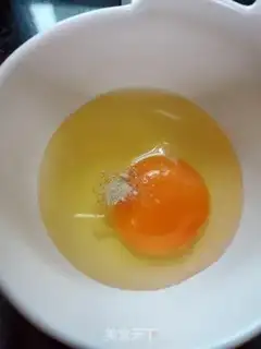 Make Squeeze the eggs step 1