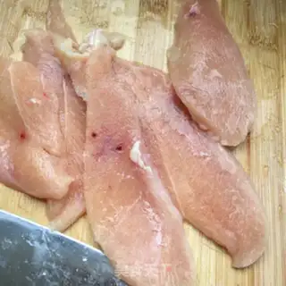Make A sip of chicken double-fried salad step 1