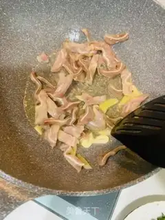 Make Piggy ears step 2