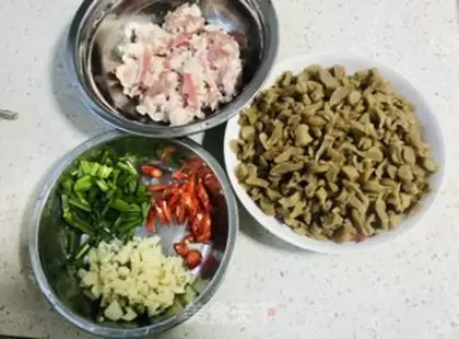 Make Rhodish and fried meat step 2