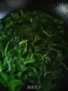 Make Spicy spinach step 1