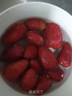Make Strawberry balls step 0