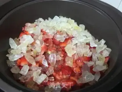 Make Strawberry sauce step 3