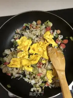 Make Pineapple rice step 4