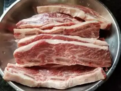 Make Black pepper roasted cowboy bones step 0
