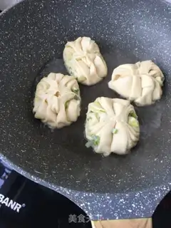 Make The rice onion roll step 20