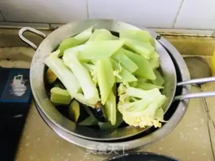 Make Dry pots and vegetables step 2
