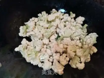 Make Tomato blossoms step 1