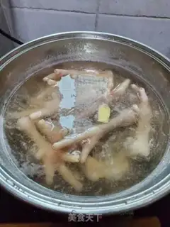 Make Chicken claw carrot soup step 0