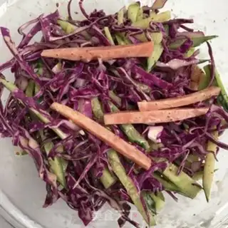 Make A vegetable salad in ham step 4