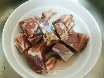 Make Tomato potato steak soup step 1