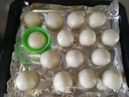Make Fresh meat mooncake step 16