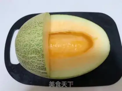 Make Piggy fruit salad step 1