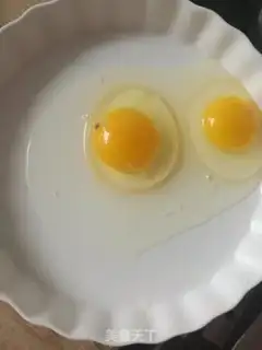 Make Eggs and cheese step 1