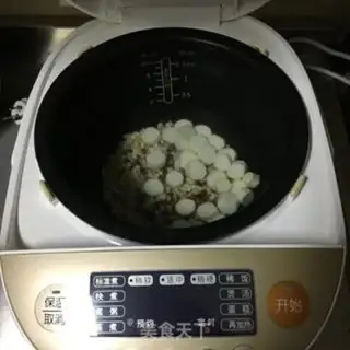 Make Red Bean Mountain medicine, black rice congee step 2