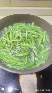 Make Garlic fried beans step 3