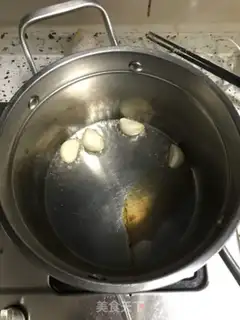 Make Eggs and beans step 0