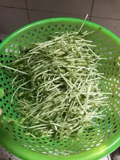 Make Eggs and beans step 1