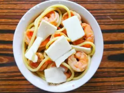 Make Curry shrimp noodles step 4