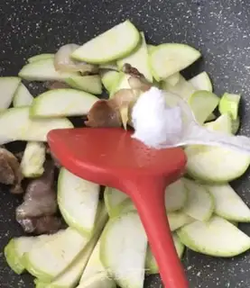 Make Hot cabbage and guacamole step 7