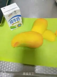 Make Mango pot-planted milkshake step 0