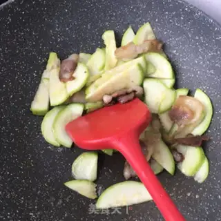 Make Hot cabbage and guacamole step 8