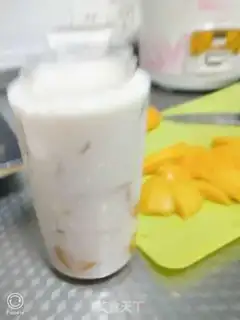 Make Mango pot-planted milkshake step 2