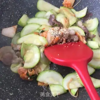 Make Hot cabbage and guacamole step 10