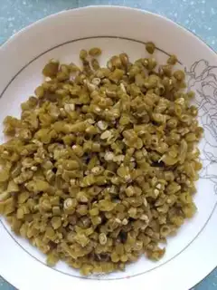 Make Sour soybeans and eggs step 1