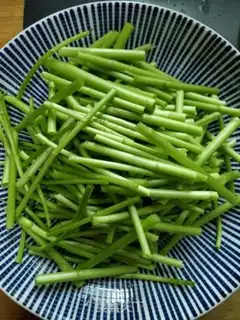 Make Grind of garlic step 1