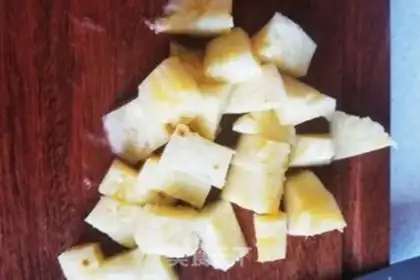 Make Pineapple and shrimp step 3