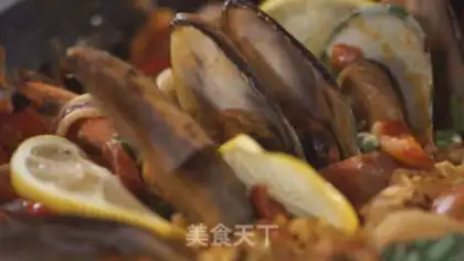 Make Spanish seafood step 7